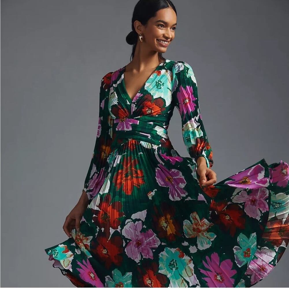 Maeve By Anthropologie Pleated Floral V-Neck Dress Green Size 0 Feminine